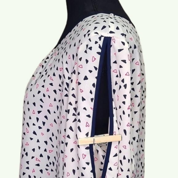 Maurices white long sleeved top with navy blue accents. Black&pink hearts. Sz. L - Picture 3 of 9